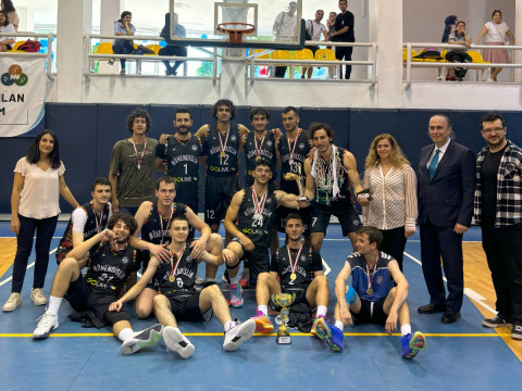 2023-2024 Eğitim Öğretim Yılı Marmara Üniversitesi Geleneksel Rektörlük Kupası “Marmara Cup’24” ödül töreni Göztepe Yerleşkesi Ömer Halisdemir Spor Salonu’nda gerçekleştirildi. Basketbol erk